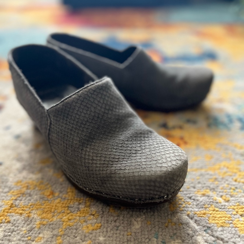 Gray Textured Danksos size 39